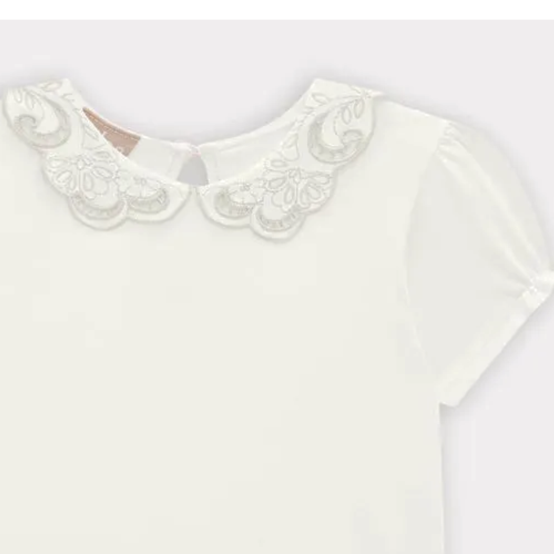 Blusa blanca cuello bandeja