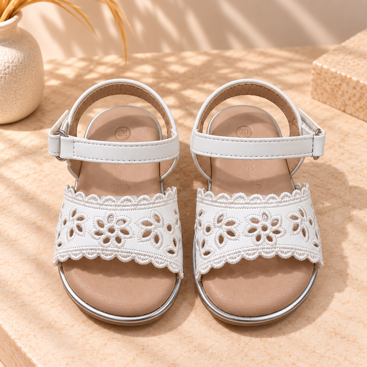 Sandalia White